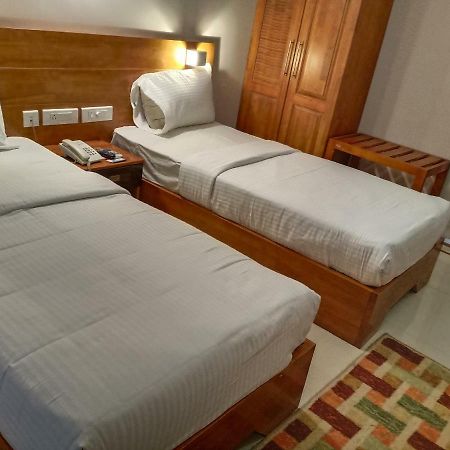 Devanganam Residency Hotell Guruvāyūr Exteriör bild