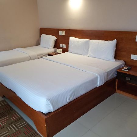 Devanganam Residency Hotell Guruvāyūr Exteriör bild