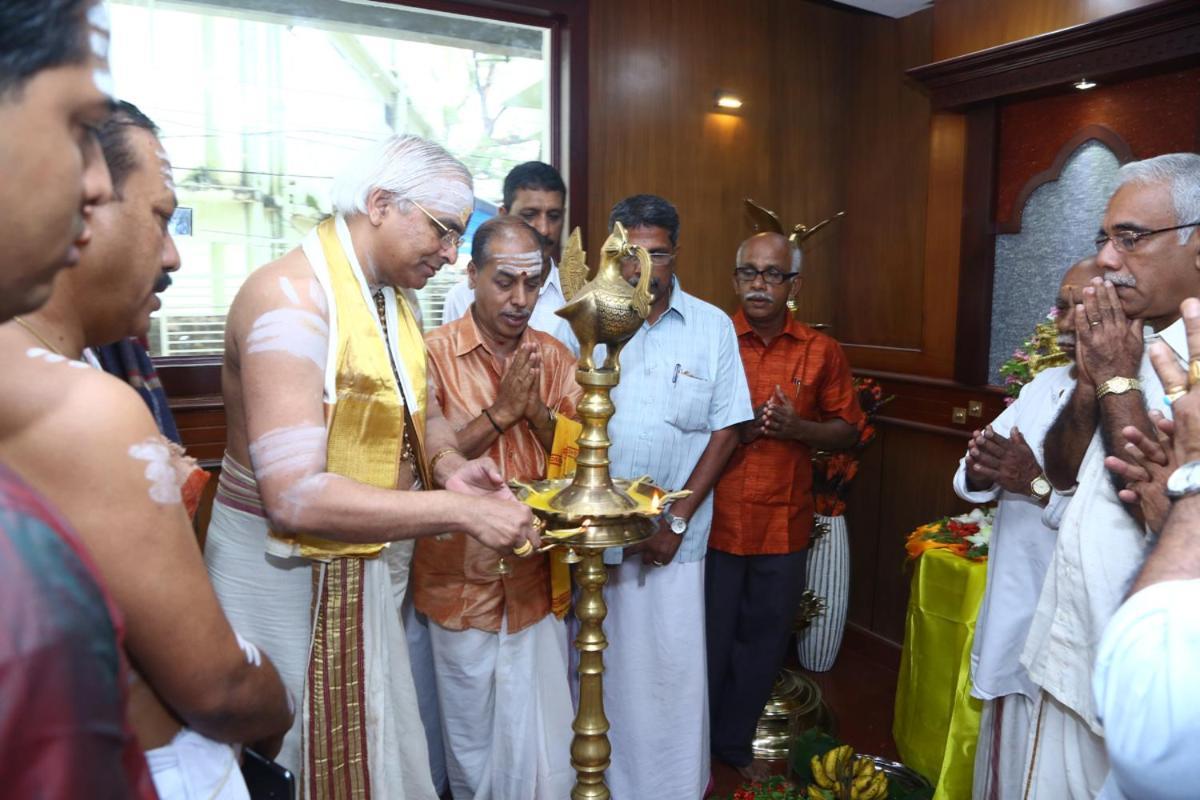 Devanganam Residency Hotell Guruvāyūr Exteriör bild