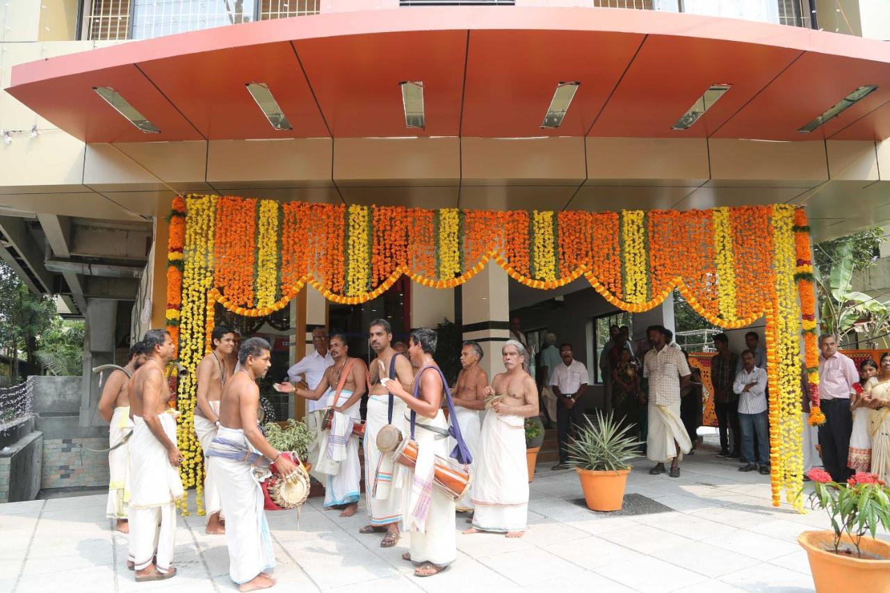 Devanganam Residency Hotell Guruvāyūr Exteriör bild
