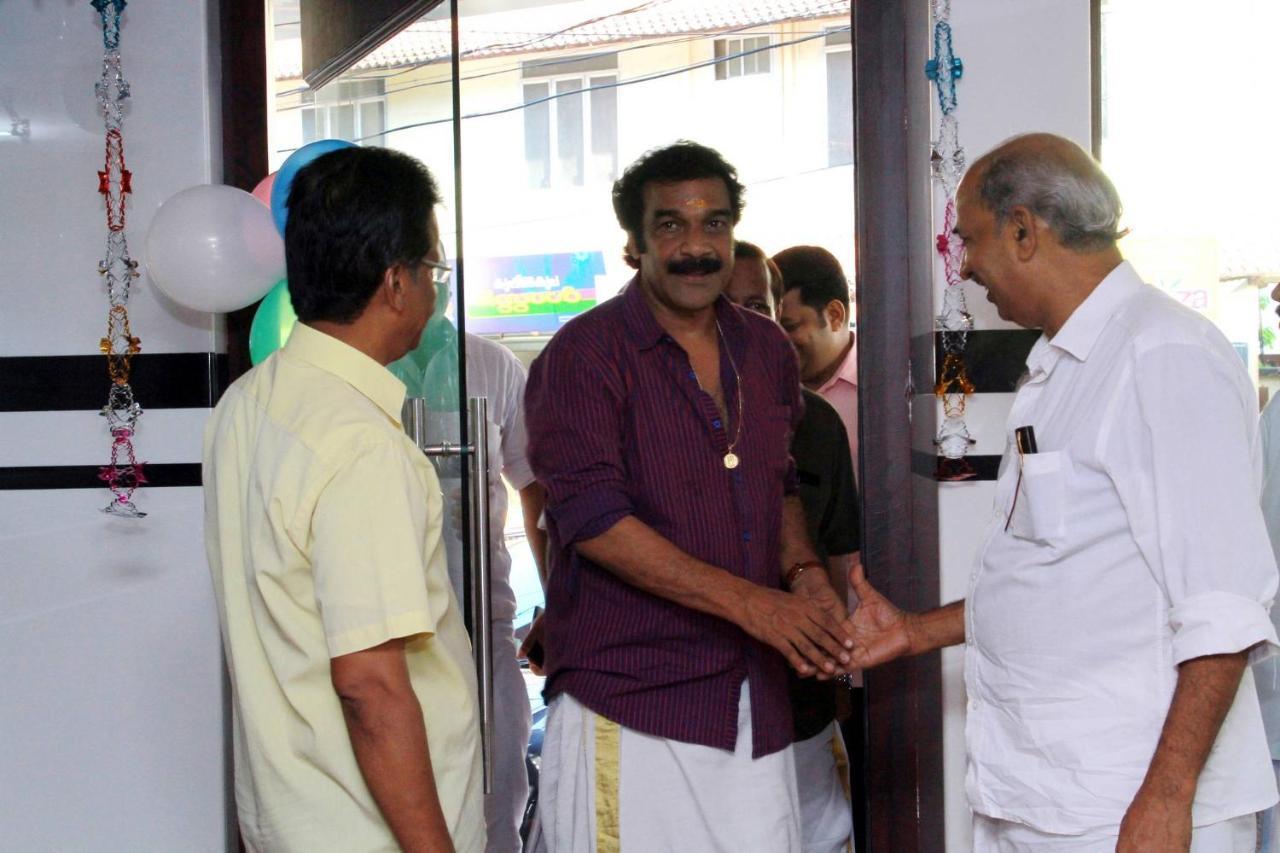 Devanganam Residency Hotell Guruvāyūr Exteriör bild