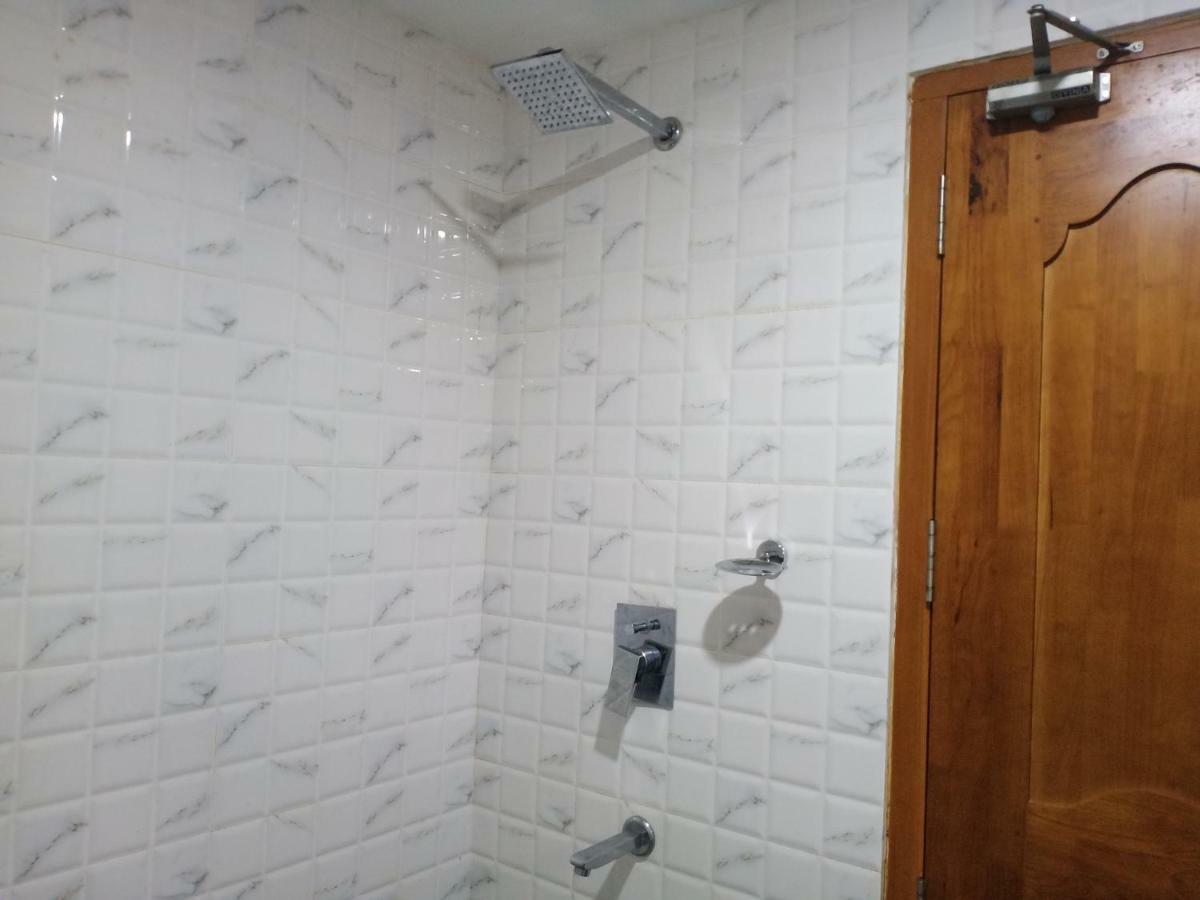 Devanganam Residency Hotell Guruvāyūr Exteriör bild