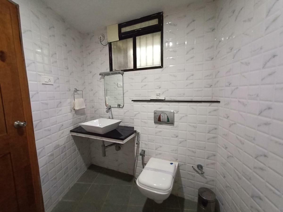 Devanganam Residency Hotell Guruvāyūr Exteriör bild